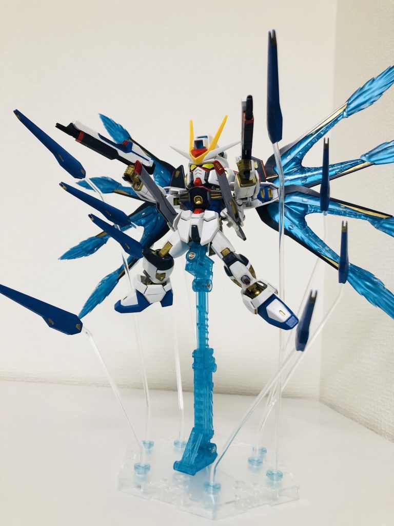 旧HGのドラグーンのエフェクトを使用してなんちゃって光の翼も制作しました。
ハイマットフルバーストも派手に決まります。