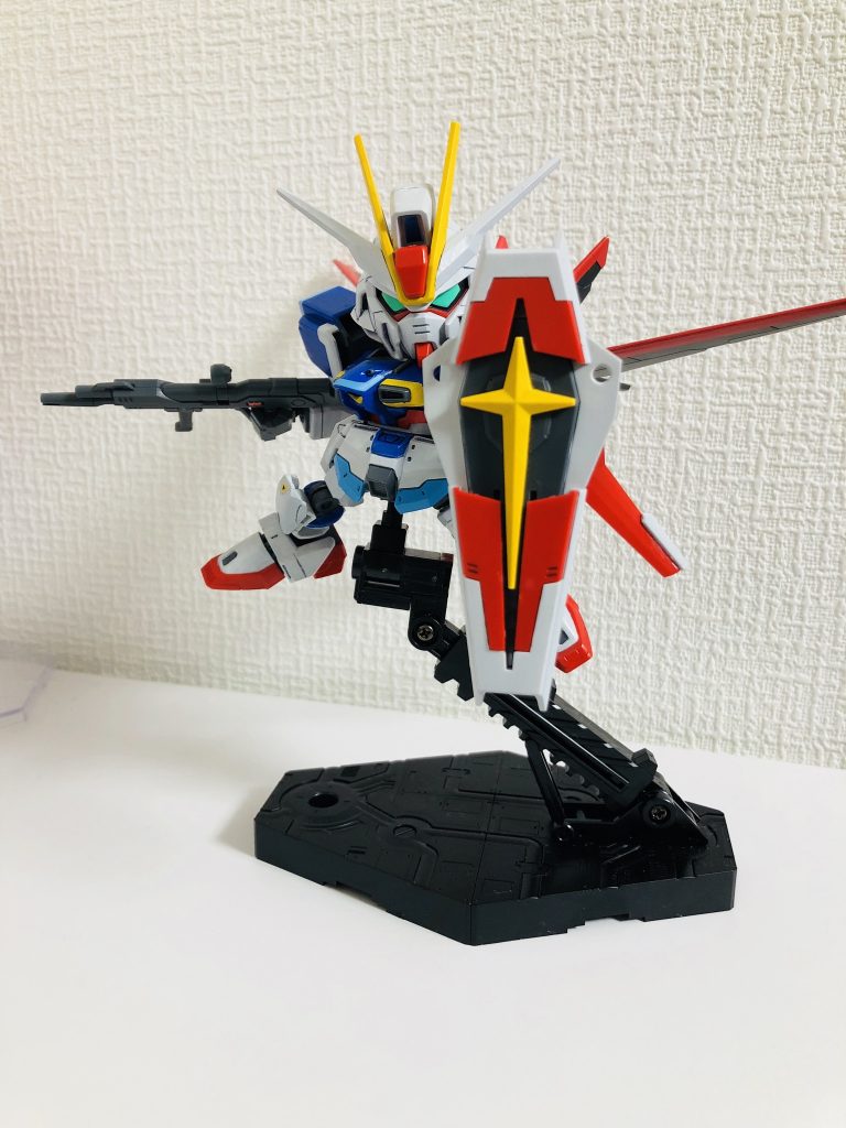 首にボールデンアームズのボールジョイントを使っているので、かなり睨みがききます。