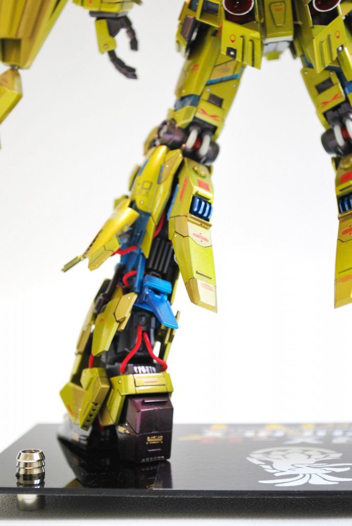 今回のちょっとしたコダワリ。
PG風に横ふくらはぎが開閉。
後ろふくらはぎにフィン状サイコフレームを追加。