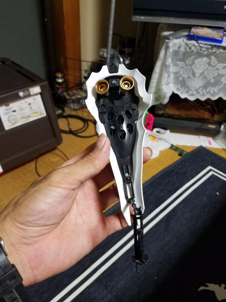 ゴールド塗装はガンダムマーカーエアブラシシステムを使用。
手軽で便利