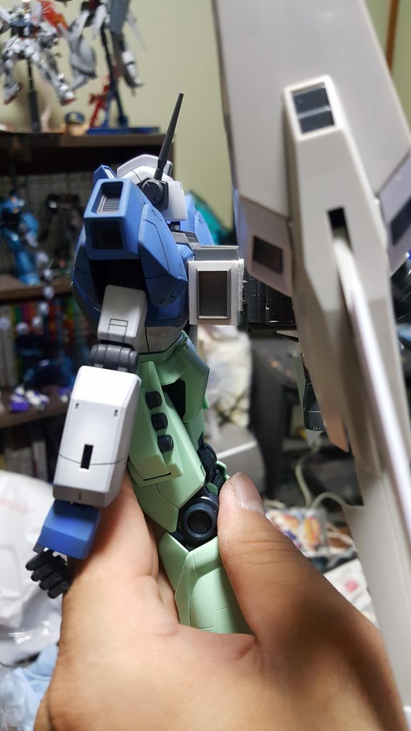 こういう感じにディテールアップパーツを貼って…