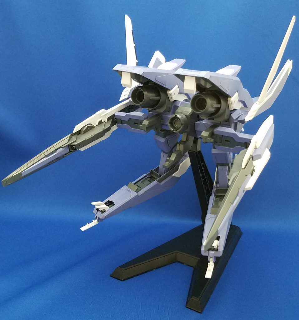 GNアームズは大型GNソードの裏側の肉抜きをパテで埋めたのみ。重くなり過ぎてしまったのが反省点ですか・・・。