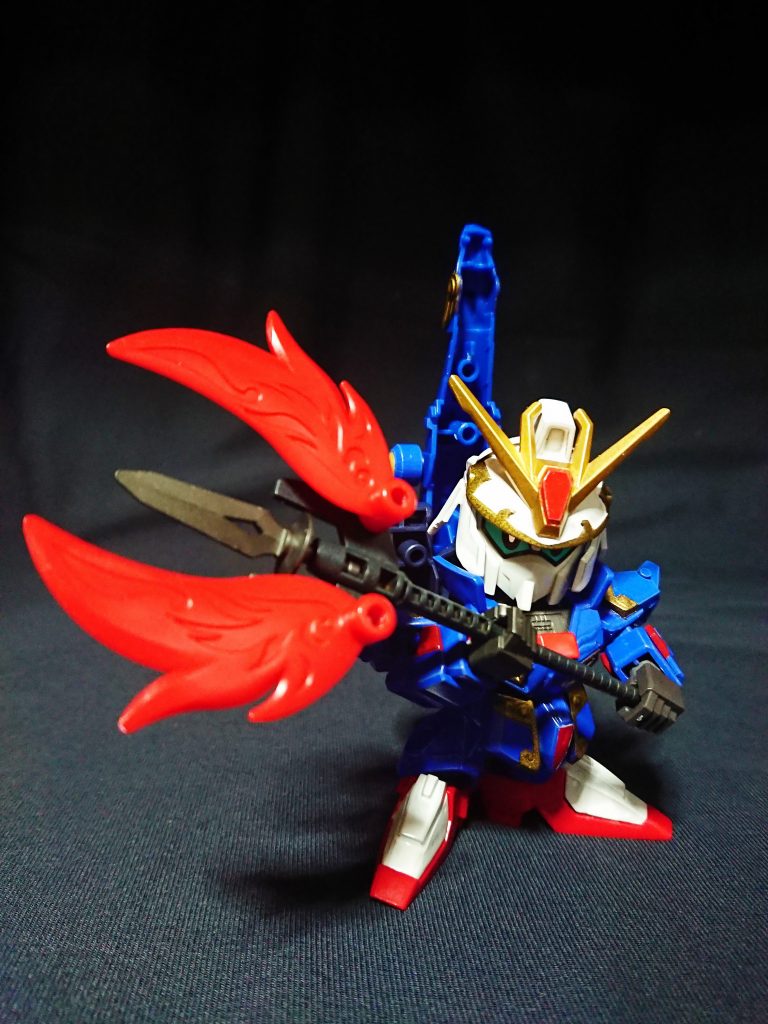 張飛の息子の1人。
武闘派ではないため戦闘は苦手だが、孔明が次代のためにと開発していた龍型の支援機により弱点を補うことができた。
支援機に搭載された滅牙槍、そして紅麗槍と武器を換装させ戦う。