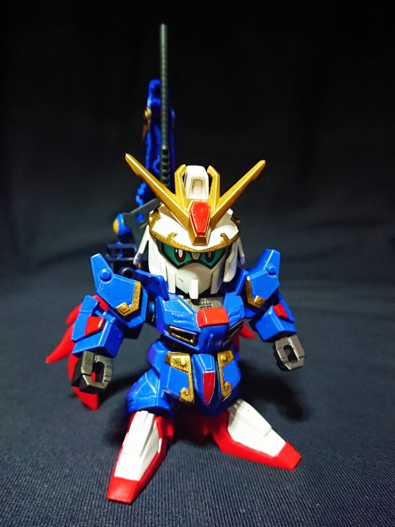 合体してZIIになります。
ここでも支援機の翼が役に立ち、背部の重さを支えています。