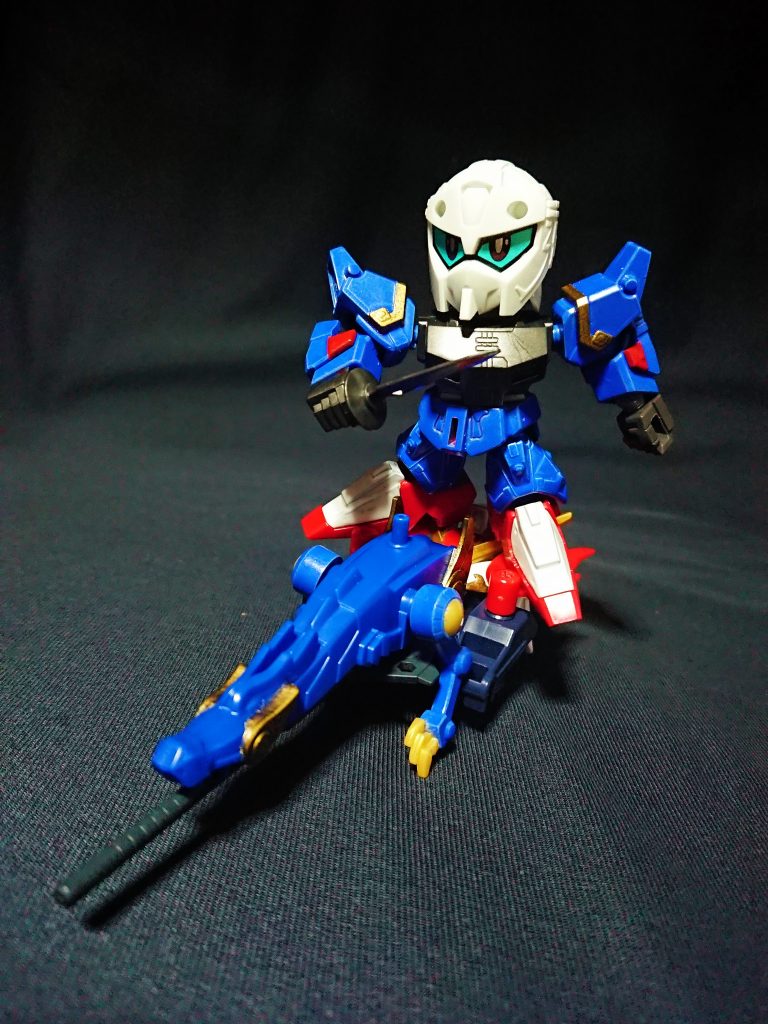 軽装状態時の兜や鎧は支援機に搭載しています。
なお支援機の翼部分に乗れます。