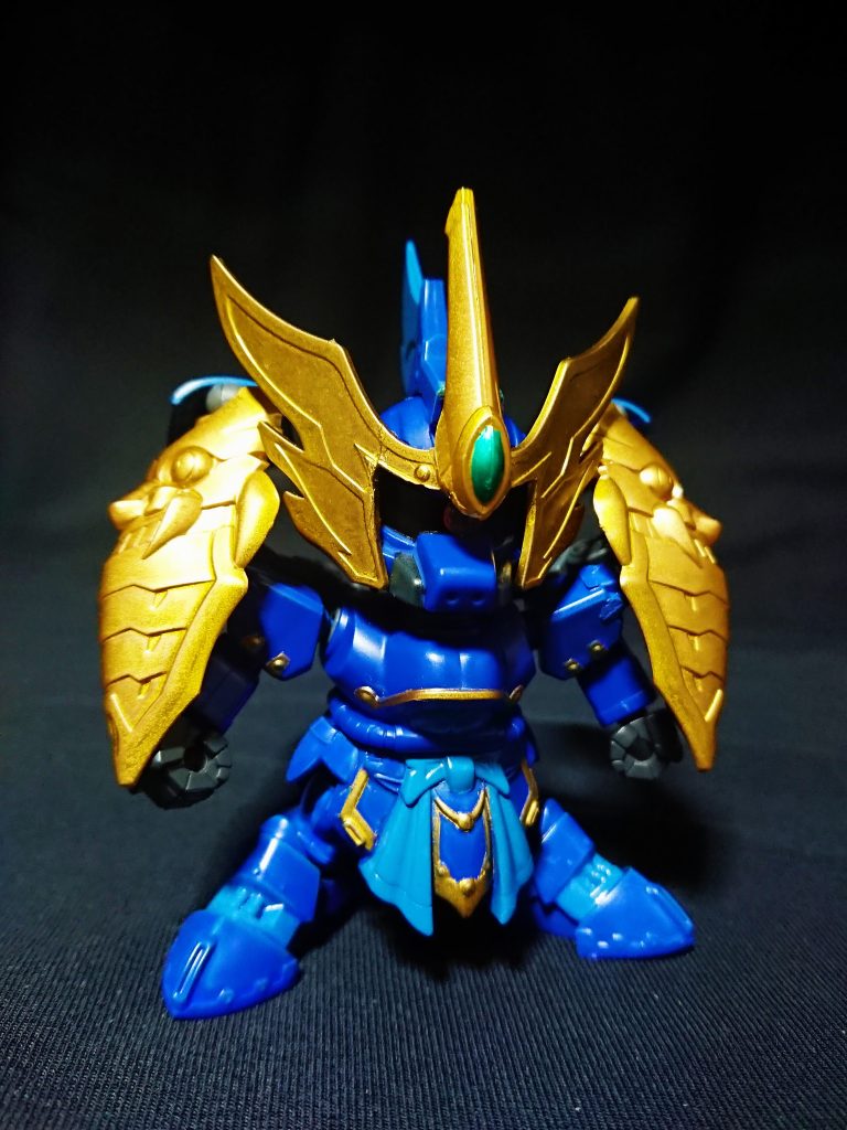 肩アーマー上の小さいアーマーはHIPS間接で接続。アーマー共に各方向に可動します。
目はHアイズを使用しています。