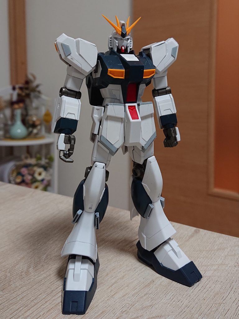 制作途中。プラ版加工やスジ彫りを施したところ。