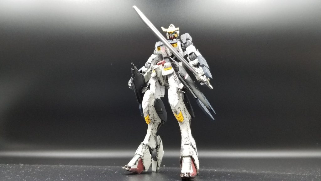 色が飛んでいますが白の装甲はホワイトとガルグレーで塗り分けてます。