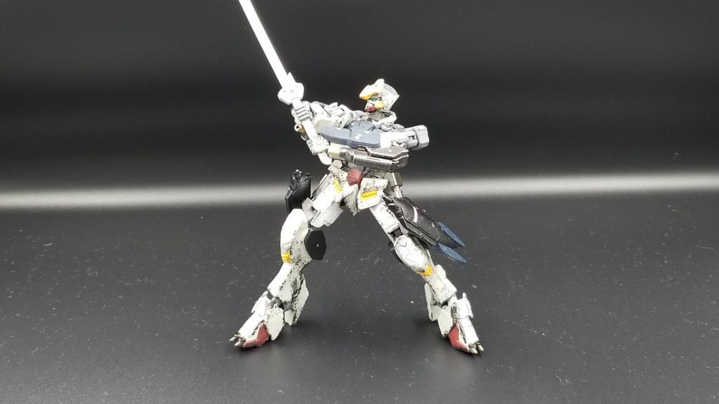 電源マークやスラスターの蛍光ピンクは筆塗りです。