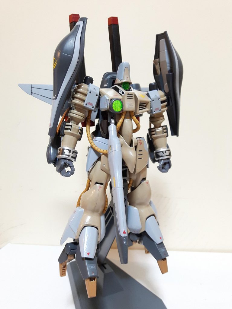 全身前から。カーキ色。ミスターカラーの城シリーズの瓦色と石垣色を使用してます。