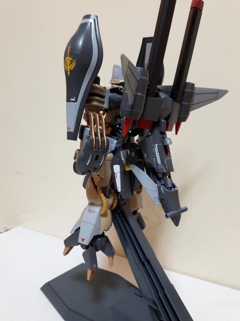 変形の為のパーツが見えてるけど気にせずに…(笑)