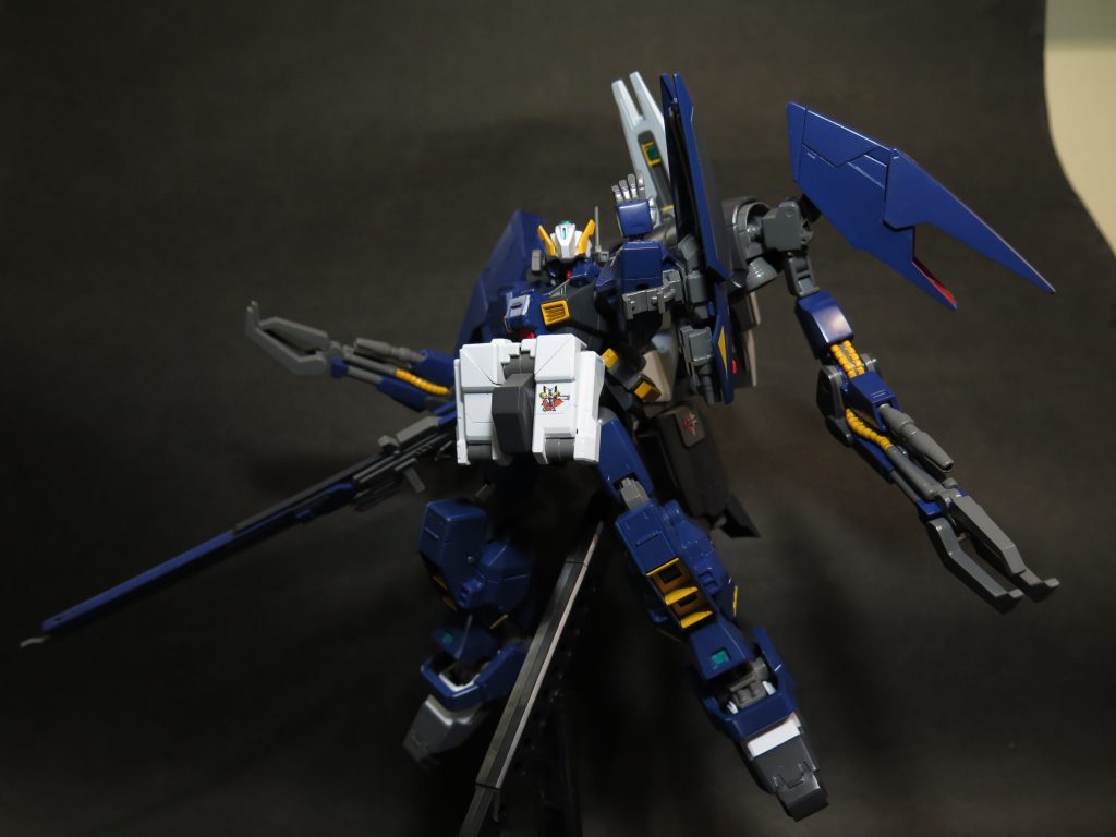 *“全スラスター,リミッター解除,モード。オルタ,アクセラレイト!!!”*
モード。オルタ:この機体に搭載した特殊加速モード.全スラスターを展開し,安全装置を解除する事で,ゼータガンダムやメッサーラIIをも互角な加速と機動性能を引き出せる.機体の結構強化もこれのためです.