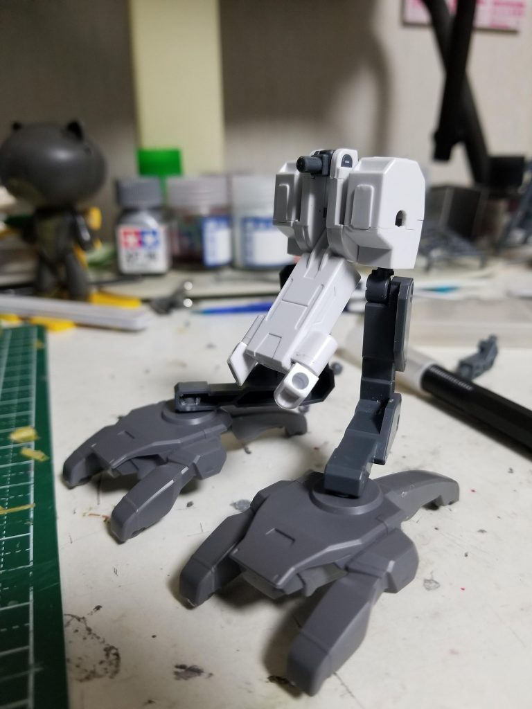 筐体部分はギャラクシーブースターから、レッグジョイントはメテオホッパーから、車輪他代わりの車体はsauモビルワーカーからそれぞれ持ってきて組み合わせています。