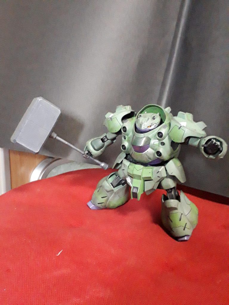 部分塗装、スジ入れと初挑戦のウェザリングで作ってみました。悪者感が好きです。