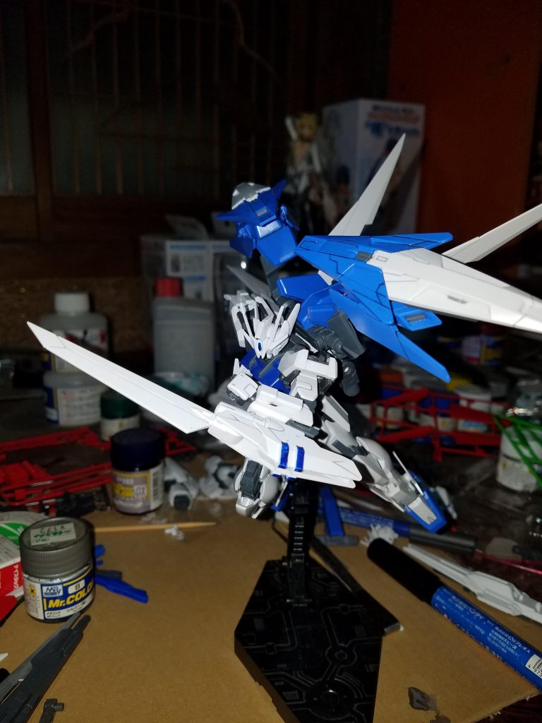 ブレードは近距離武装であると同時に高機動時の姿勢制御翼としても使われる