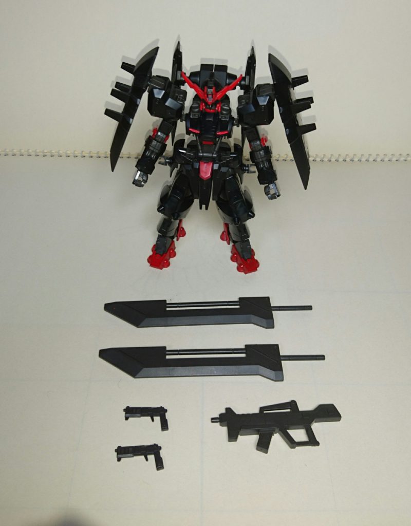 武器は2本のバスターソード、ライフル、2丁拳銃です。バスターソードは腰部にマウントできます。