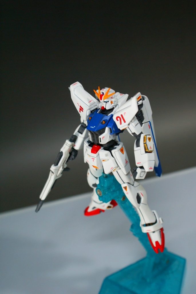 まるで悲しみのかけらだわ
街をとざすガラス色の雪