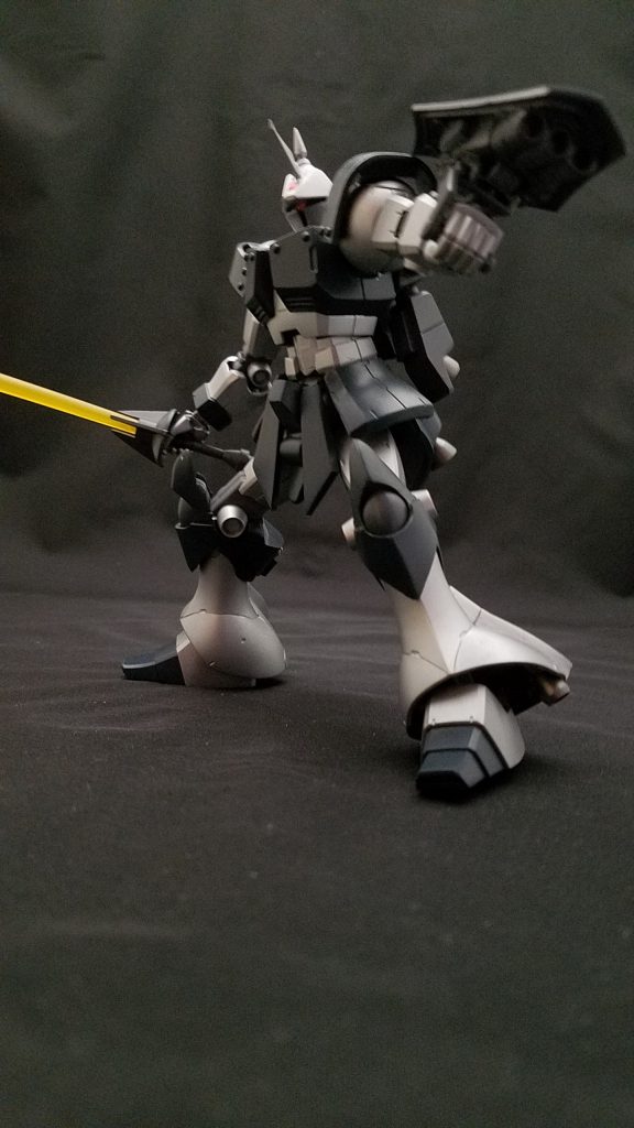 設定としてMS-07B-3 グフ・カスタムに装備された三連装マシンガン砲の試作タイプで、シールドと1セットになっているという、オラ設定です。