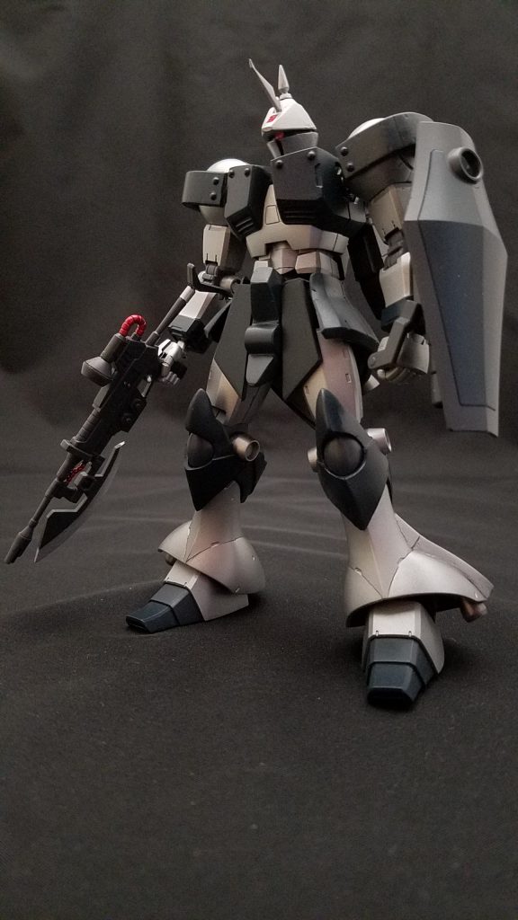 ヒートホーク付きビームライフルを装備。
イメージはアクトザク。