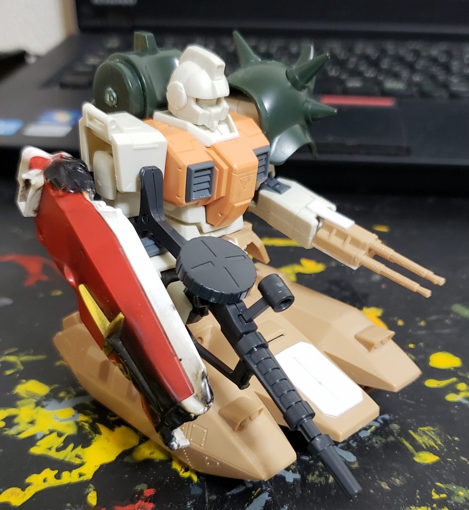 使用キットはザクタンク、陸ジム、ズダ(マシンガン)、ギラ・ドーガ(肩の飾りとバックパック)です。