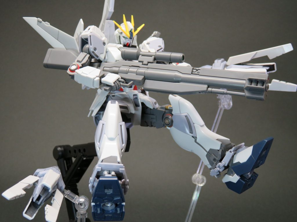 ポーズ1
K9ドッグパックのスナイパーライフルを装備して任務にあたるイメージ