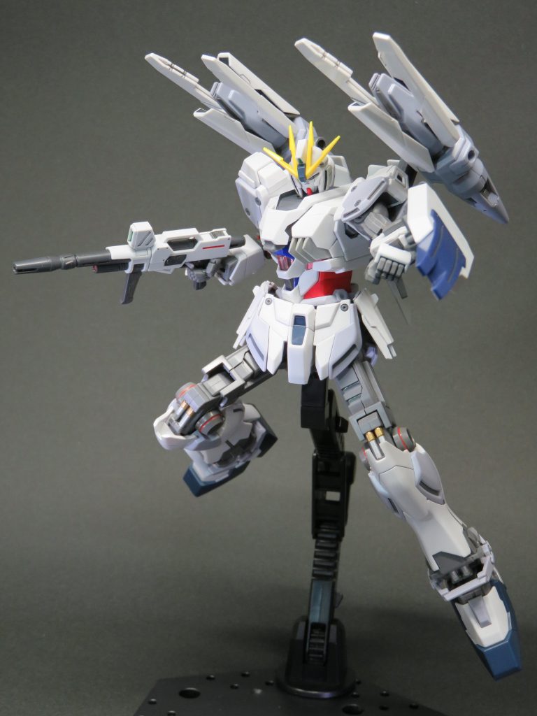 ポーズ2
疑似B装備は格闘寄りの中距離戦仕様のイメージで作りました