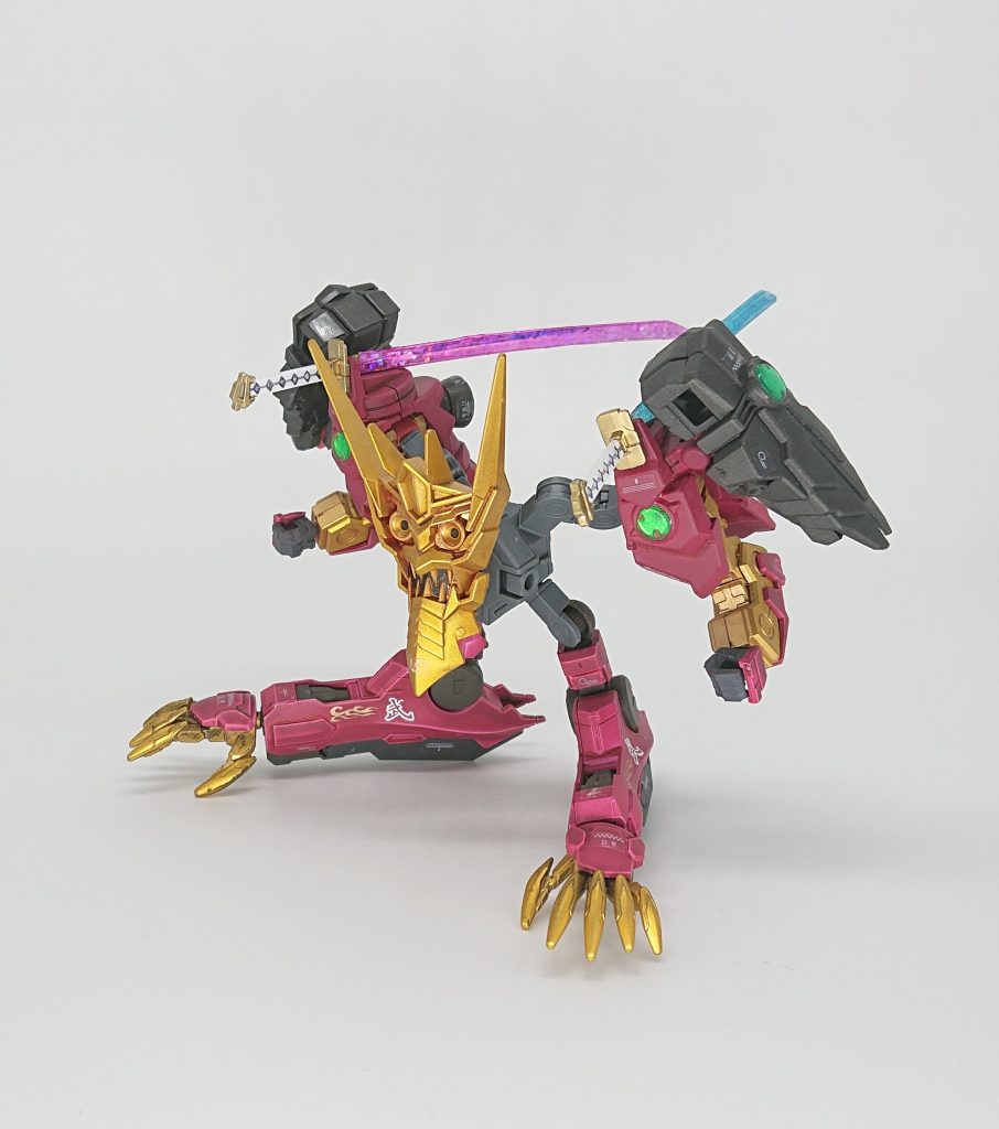 【明王パック】(サポートメカ形態)
鬼の盾に戦国アストレイの腕やバルバトスルプスレクスの腕を追加し、サポートメカとしても運用可能。
明王パックの基部にはスカルウェポンなどを使用しています。