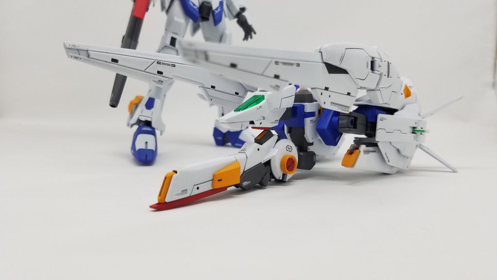 手前に置いて
センサーのクリアーグリーンはクリアーフィニッシュを使っています。元が透明パーツだったので綺麗に発色してくれています。