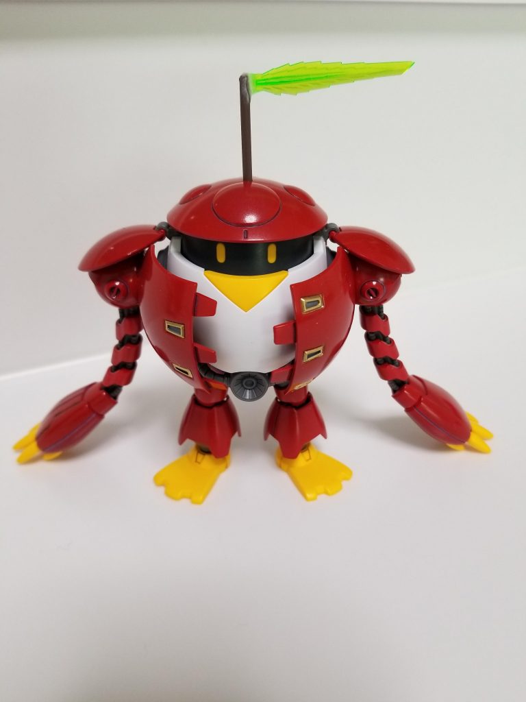 メイン画像の正面素立ち。
ミキシングとは名ばかりでランナーの切れ端に余ったビームサーベルを接着して頭部にぶっ指しただけのちょーお手軽仕上げです。