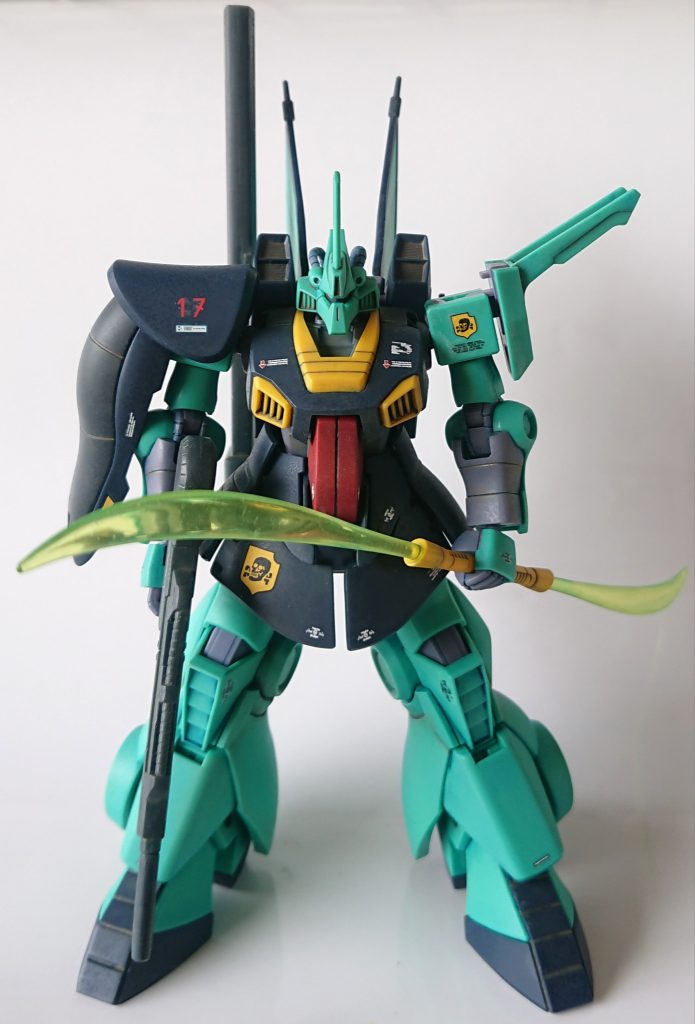 正面から。マシーネンのデカールはハセガワのキット(1/35メルジーネ)のものです。ハセガワのキットはデカールがふんだんに付属していてお得です。