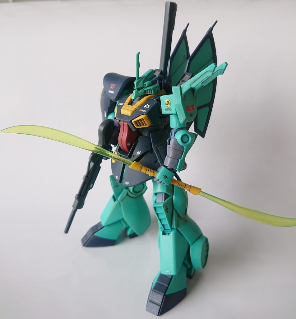 斜めからのショット。塗装はフィルタリングカラーを２色使っています。組立後は、塗装に1日、デカールとトップコートに1日の2日間で終了。