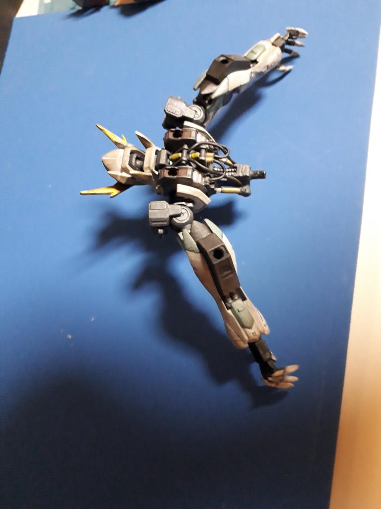 フレーム背部にリード線でパイプ追加と胴体の3ミリ延長、シャフト部は真鍮で作りました。