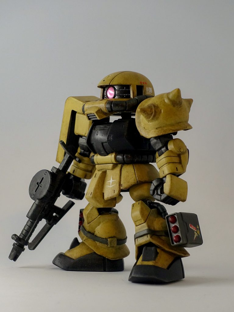 塗装はダークイエローにホワイトを混ぜたもので塗ってます。黒っぽい部分は黒鉄色とメタリックブラックです。