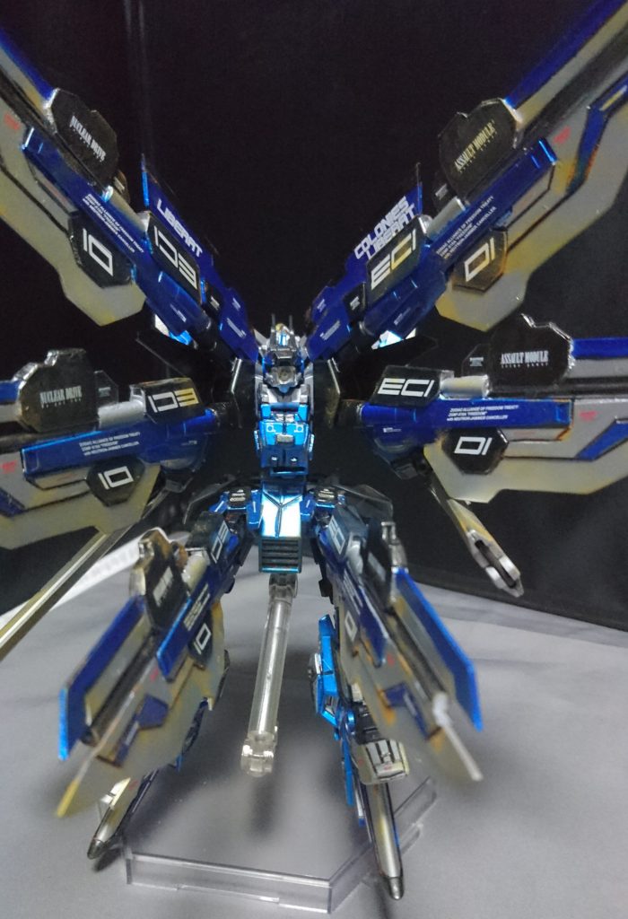 キャノ...いえスコープのメインカメラはリボーンズキャノンのカメラ2つを重ねて剥き出しにした状態にしました。
さらにバンシィのパーツで角を作成しています!