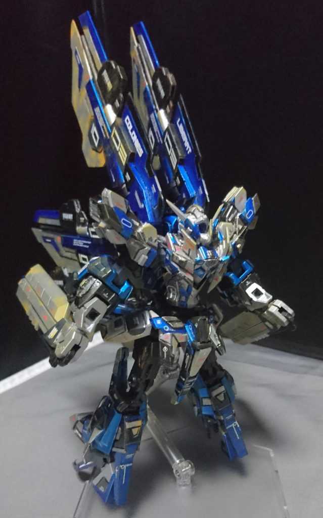 変形時は脚パーツが後ろ向きになります!これはリゼルの太ももを逆さにつけてZⅡのパーツにつくように改造しています。
※腕パーツはトランジェントの肩とリボーンズの腕を合わせるため改造したため回すことができなくなっています...