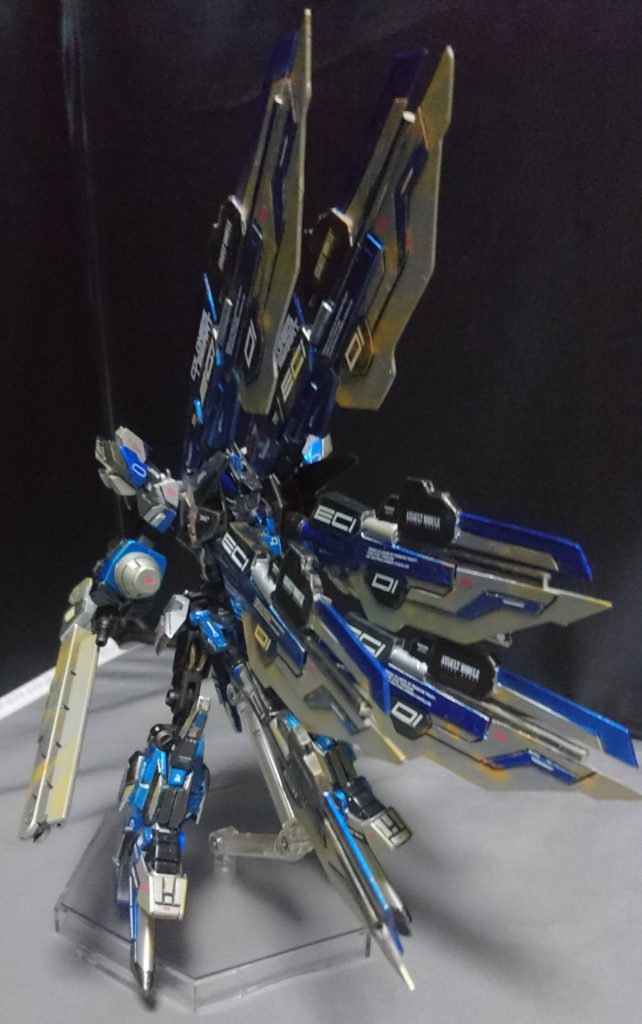 射撃形態 グランディススコープ
この機体の射撃形態です!両腕のビームライフルを出して、射撃に特化したキャノンモードになっています(。・ω・。)ゞ