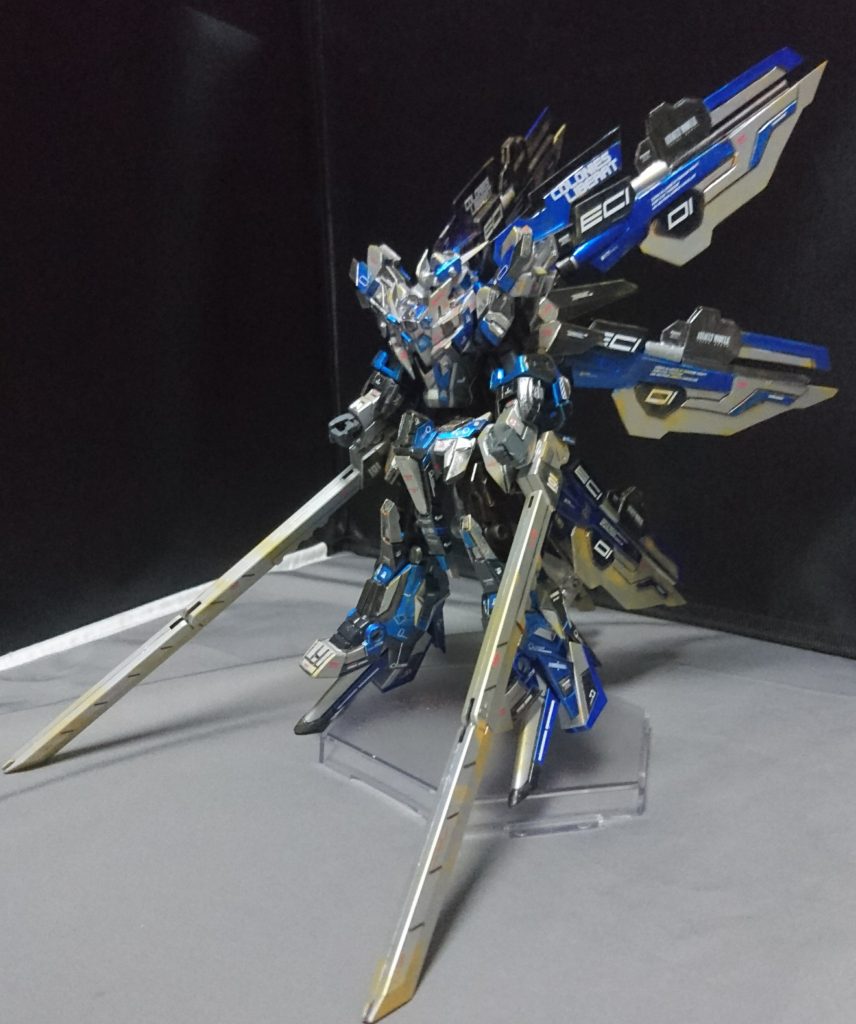まずは正面です!
今回使用したキットは
HGトランジェントガンダム
HGリボーンズガンダム×2
HGガンダムアスタロトリナシメント×2
HGZⅡ
HGバンシィ・ノルン
プラ板等です