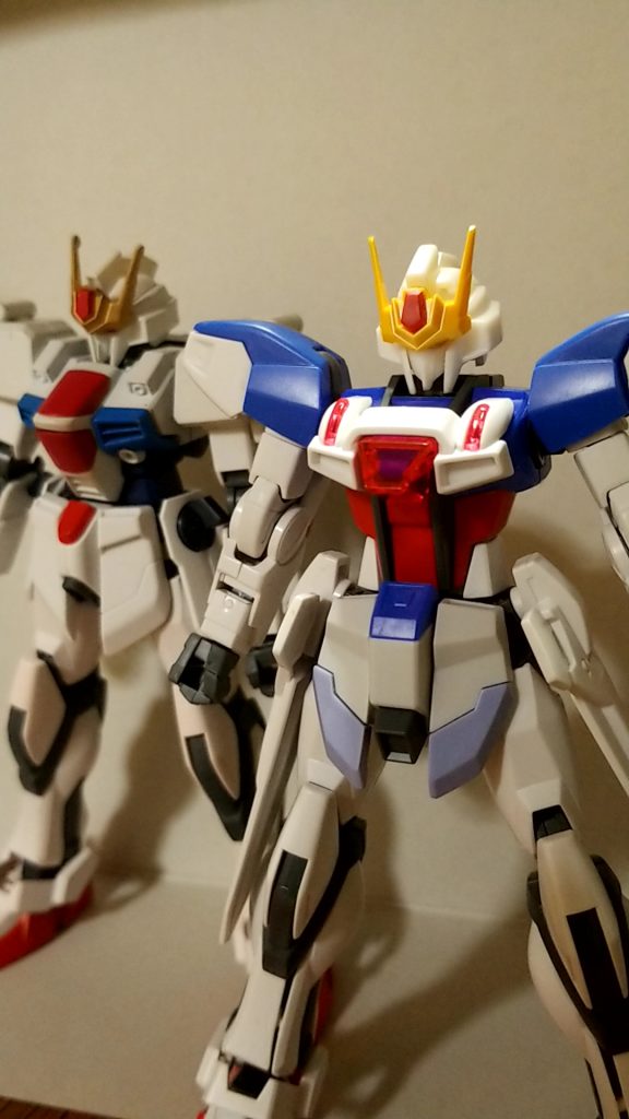 まだ仮組している段階の写真ですが、先代と一緒に。