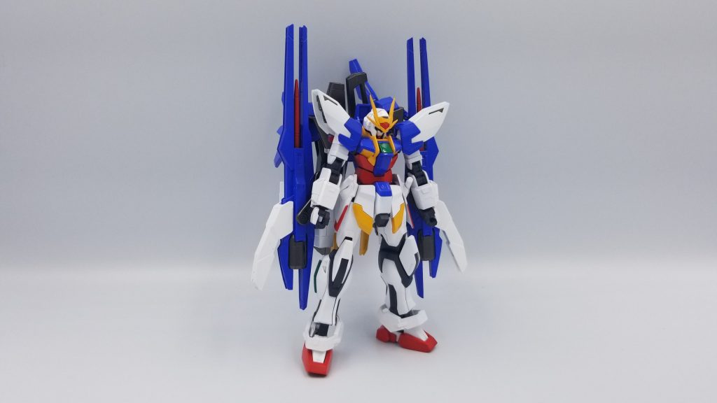 次に重装備形態。両腕に大型パイルバンカー、3連ホーミングランチャー、両肩にロングライフルとバスターソード、背部にバーストレールガンを装備。
バーストレールガンをブースターにして加速することで極端な機動力低下を抑えている。