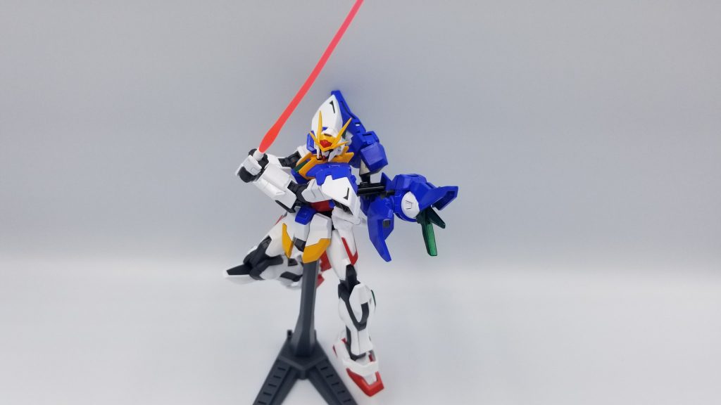 バックパックを可変させ、腰部に太陽炉を移動させることで効率的な加速を実現。
圧倒的なスピードで攻撃を繰り出し、影のようにぼんやりとしか視認できない事から「ラッシュシルエット」と呼ばれる。