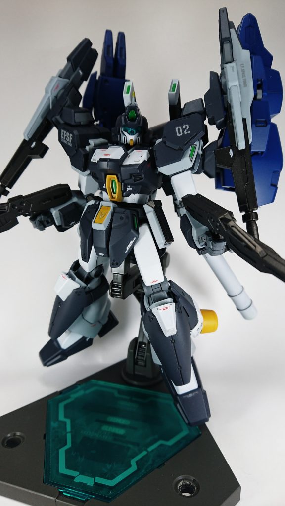 武装は手持ち火器がウイングゼロの『ツインバスターライフル』
両肩部にAGE-2ダブルバレットの『ツインドッズライフル』

頭部の『ハイメガキャノン』と腹部の『カリドゥス複相ビーム砲』はブラストマスターからそのまま引き継ぎました。