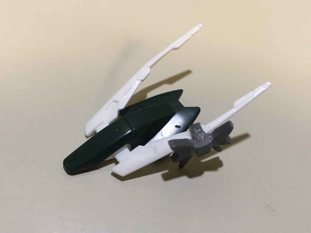 リボンは差し替え用の足首パーツを切り貼りして作ってます
以下、機体解説
逃走した魔神柱ゼパルが逃げに逃げた先は
オルフェンズの世界?!
そこで見つけたのは埋もれていたガンダムフレームのMS、ガンダムゼパル!
同じ名を冠するモノ同士が融合した結果、暴走
その暴走を止める為に、BBちゃんがチートにチートを重ねて用意した機体こそ、
メルトリリス専用MS、レギンレイズメルトである!!
…という荒唐無稽なコラボストーリーを
妄想していましたが、ゼパルは末路はアレでした…