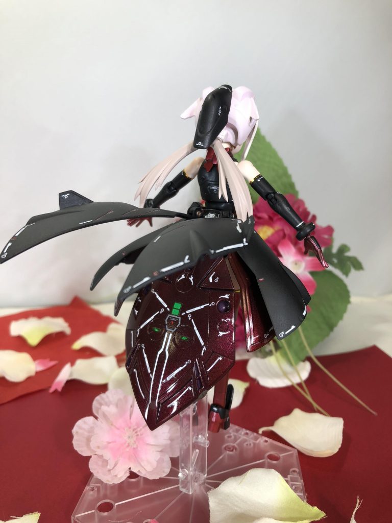 ブラックちゃんもスカートオープンすると、ヤバい感じのマーキングが!
二体とも全体に共通の位置にマーキング貼ってます。