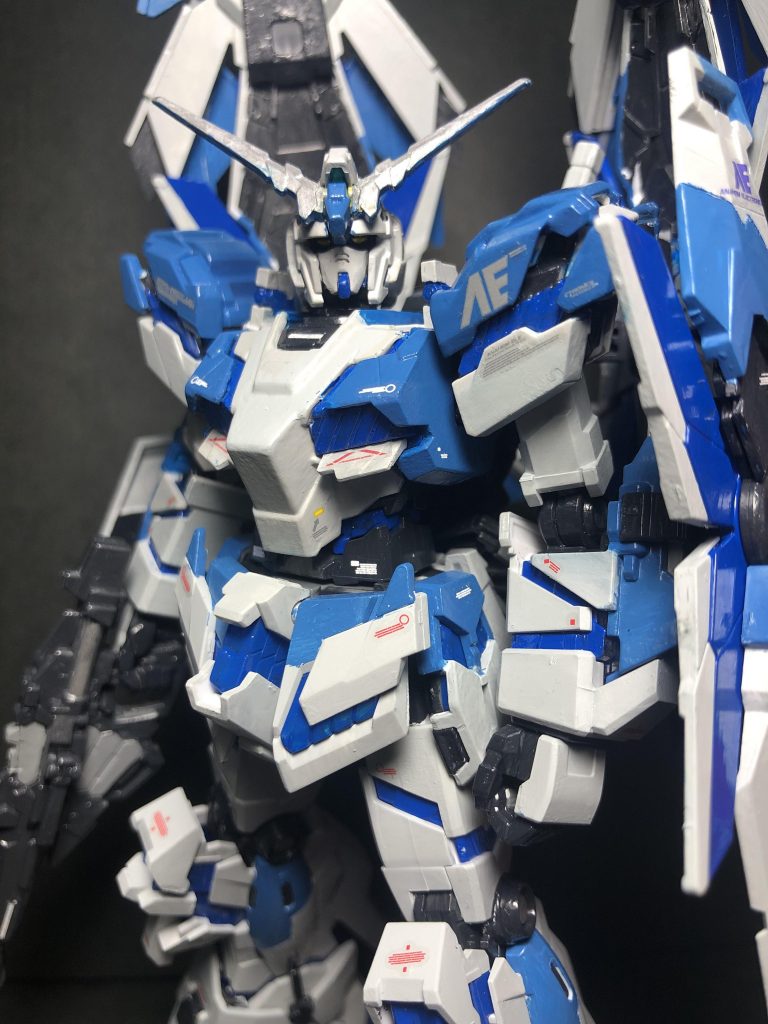 ツインアイはイエローです