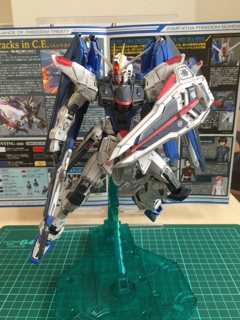 周りを警戒しつつ、、、な感じの戦闘態勢で待機感を出したつもりです。