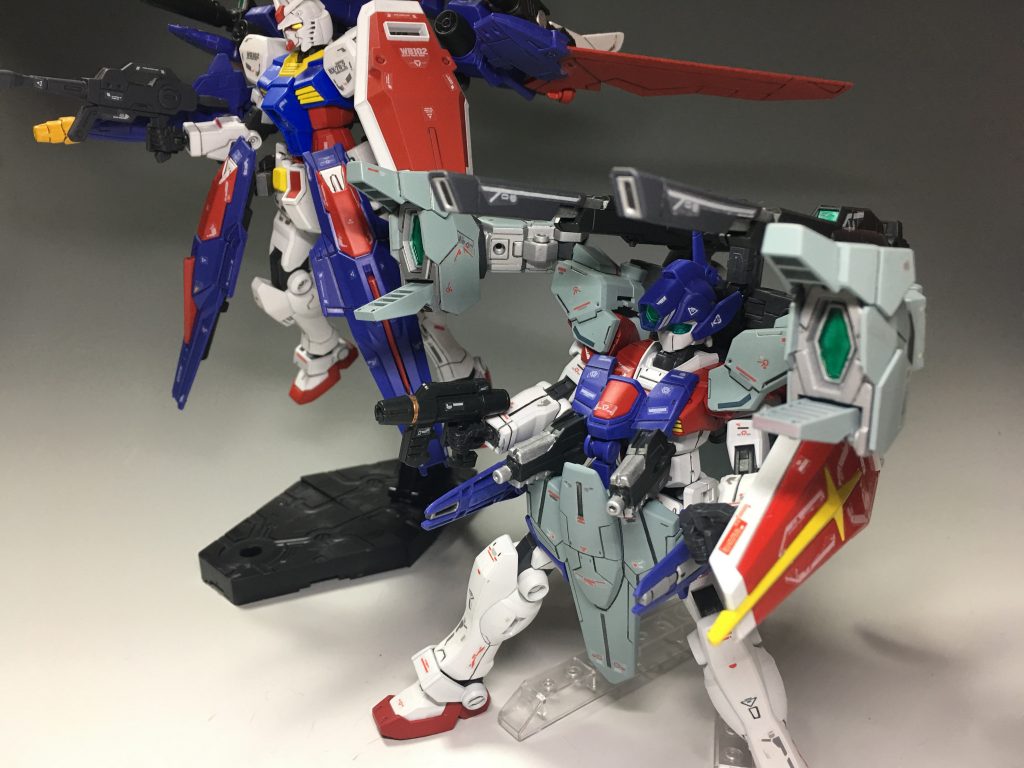 強化型ガンダム（https://gumpla.jp/hg/151645）
との2ショットです