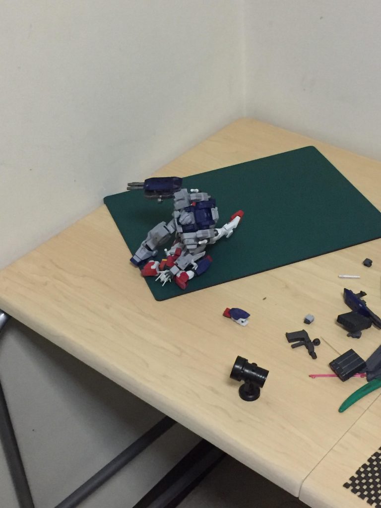 他のガンプラと喧嘩してるときがたまにあります。若いんですねきっと。