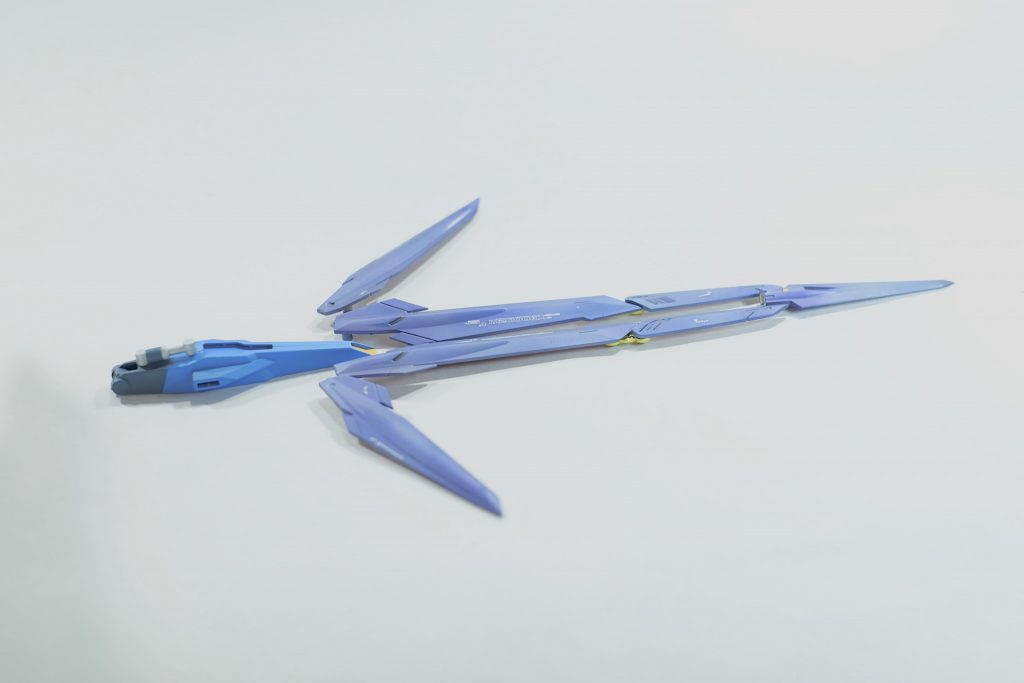 射出したドラグーンを連結させ大型ソードドラグーンとすることで戦艦をも一刀両断する