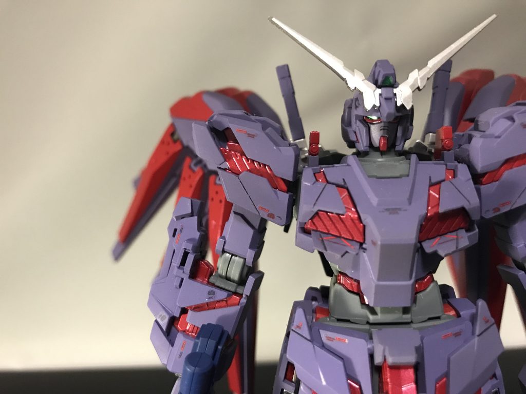 ツノを銀色にしたのは我ながら英断だと思いました。元々ツノは全部紫で塗るつもりでした