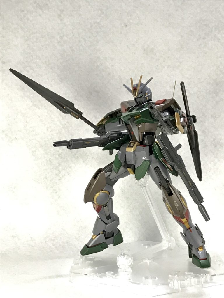 ハンドガンにパンの留め具を使った事から、遊び心で今回の*全ての武装の名前は市販されている食パンの名前からとってみました*( ・∇・)
「*ドッペルトヴァイヒ*」→ドイツ語で「*ダブルソフト*」
「*コンプレタメンテプレパラート*」→イタリア語で「*本仕込み*」
「*スペールミュール*」→フランス語で「*超熟*」
「*ロイヤルブレッド*」→英語のままで「*ロイヤルブレッド*」
*コズミックイラならではの中二病チックな長い武装名に一役買ってくれました( ^ω^ )*
どれもその武装のイメージに合って、なかなか悪くなかったでしょう?(゚ω゚)